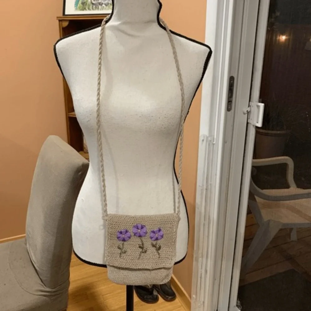 La Rue C/B Embroidered Crocheted Mini-Purse&Coin Purse Beige Purple 7-1/2x6-1/4